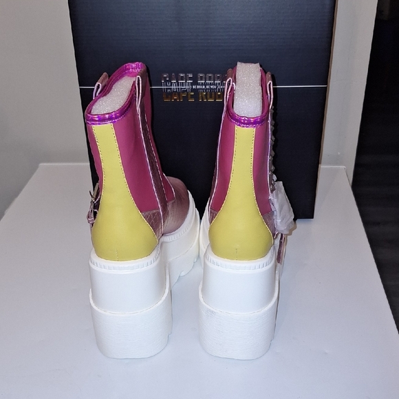 Cape Robbin Iridescent Rose Platform Chelsea Boots - Picture 4 of 5